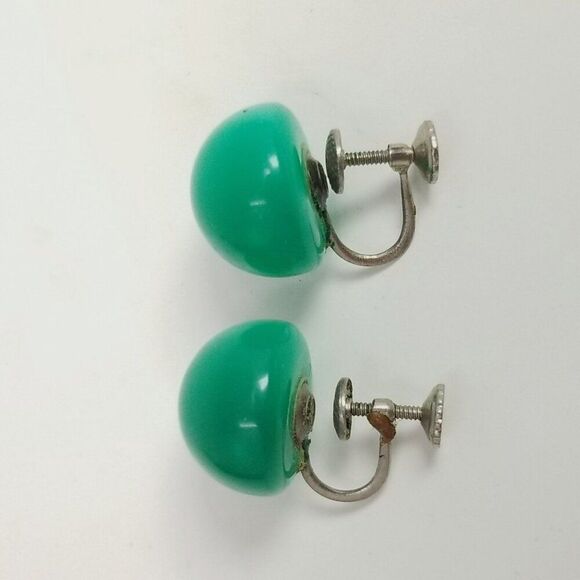 Vintage Green Lucite Dome Clip On Earrings, Moonglow Plastic Screw Backs - Picture 4 of 7
